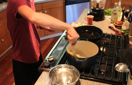 Hoe je bitterballen maakt zonder gefrustreerd te worden