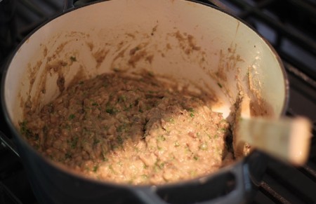 Hoe je bitterballen maakt zonder gefrustreerd te worden