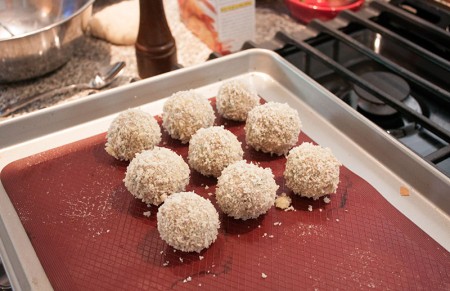 Hoe je bitterballen maakt zonder gefrustreerd te worden