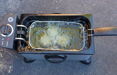 Hoe je bitterballen maakt zonder gefrustreerd te worden